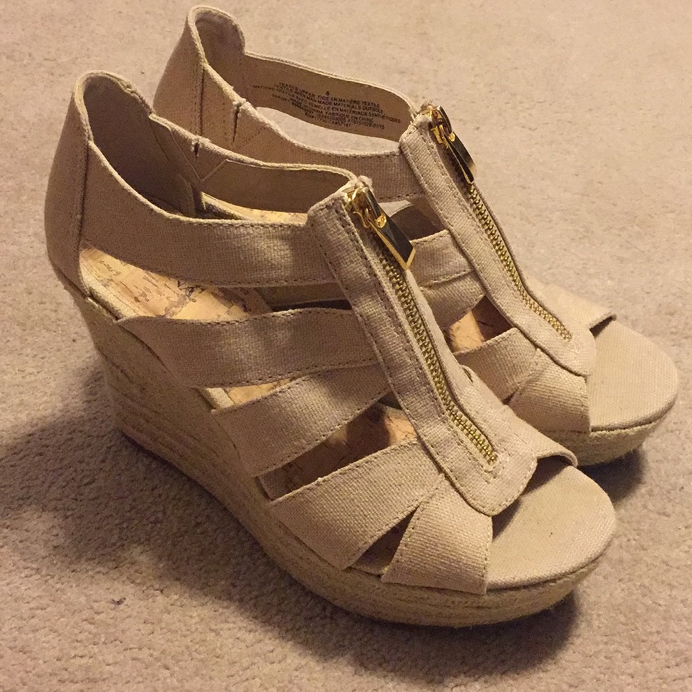 ❗️2/$25❗️Beige wedges from Target